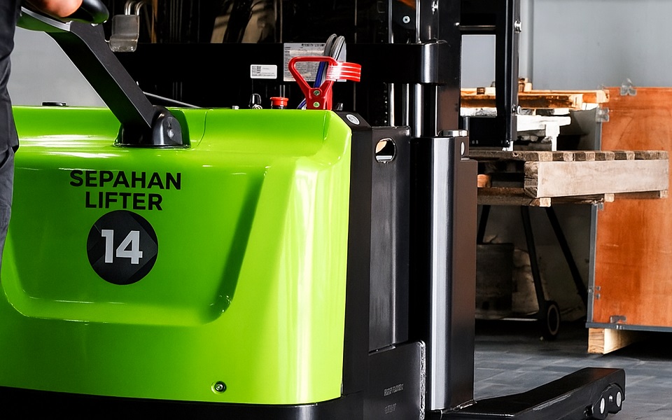 عمق مناسب شاخک لیفتراک هنگام جابجایی بار