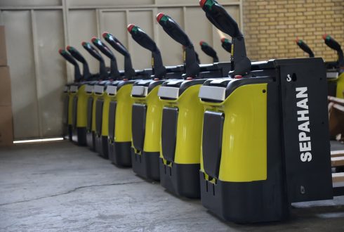 پالت تراک برقی چیست؟ راهنمای جامع خرید، قیمت و تفاوت آن با مدل دستی