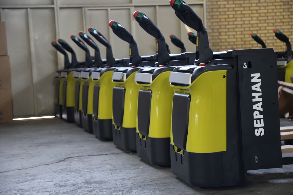 پالت تراک برقی چیست؟ راهنمای جامع خرید، قیمت و تفاوت آن با مدل دستی